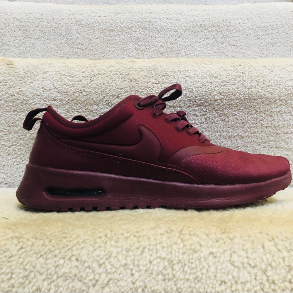 Nike Thea